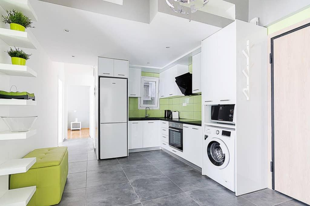 Brand New Stylish 2 Bedroom Apartment Athena Bagian luar foto