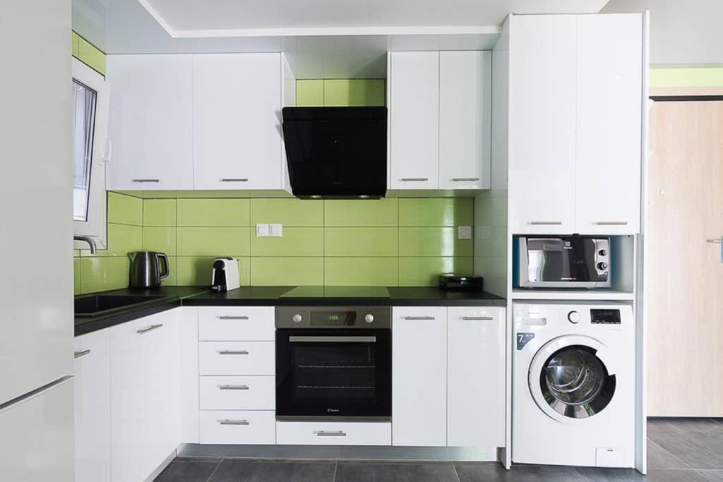Brand New Stylish 2 Bedroom Apartment Athena Bagian luar foto