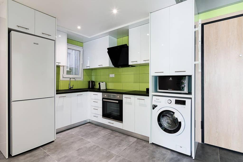 Brand New Stylish 2 Bedroom Apartment Athena Bagian luar foto